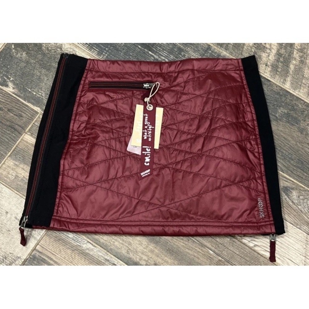 NWT $139 Skhoop Mini Skirt Quilted Bun Warmer Gorpcore Ruby Red 177008 Women's M